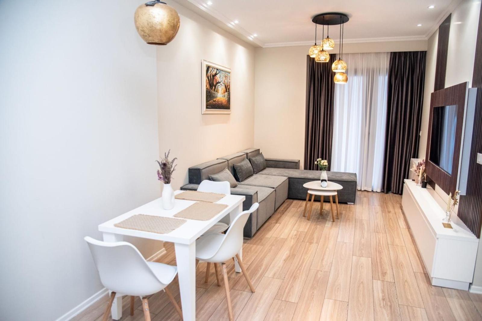 Luxe Haven B22 *